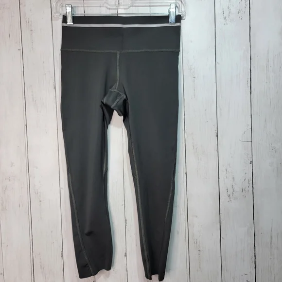 Athleta Sonic Reflective Capri Size XS Green Legging Crop Pant Style 291694. - Picture 4 of 10